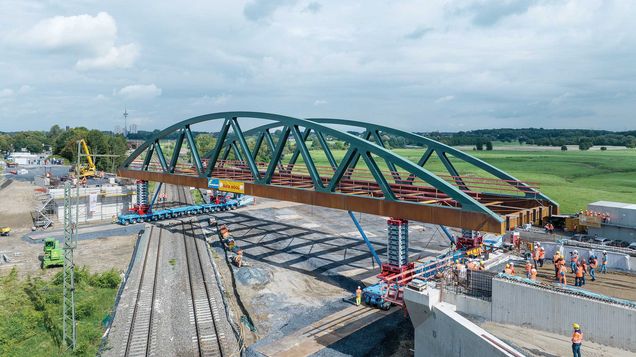 Engineered Solutions positioniert schwere Brücke  