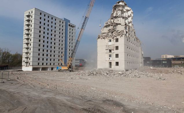 Slide Abbruch eines alten Voest-Gebäudes