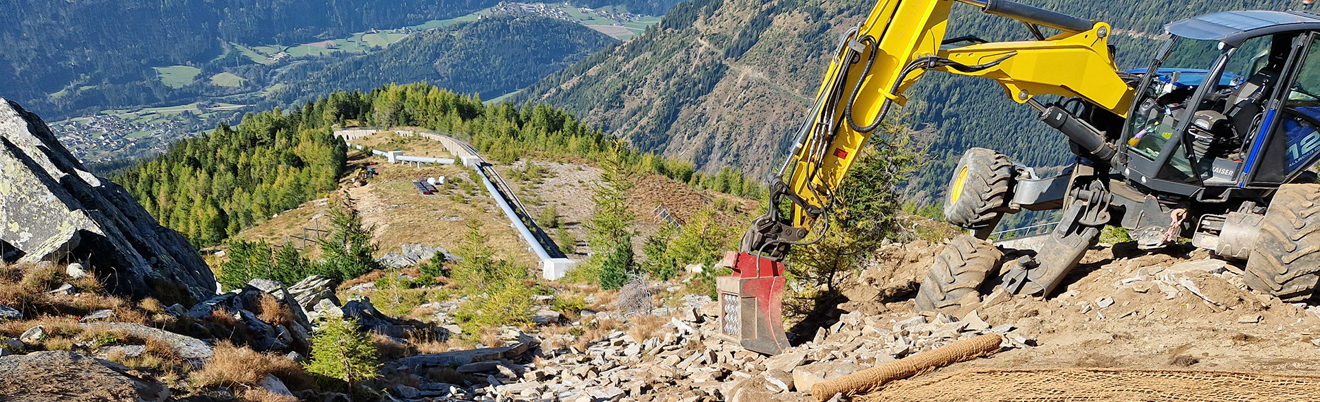 Pipeline construction in alpine terrain Slider