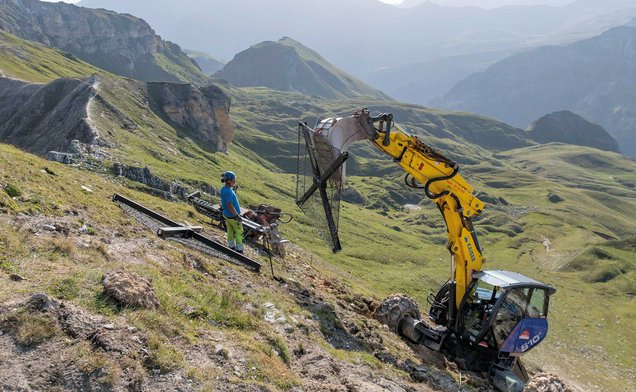 Slide Die montierten Schirmelemente bestehen  aus einer flexiblen Stahlkonstruktion mit einer Grundfläche von 2,00  mal 2,50 Metern.