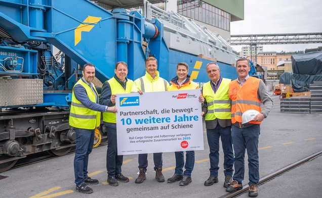 Slide Steve Roth (RCG), Mario Potzinger (RCG), Wolfgang Schellerer, Christoph Grasl (Mitglied des Vorstandes RCG), Thomas Grabuschnigg und Andreas Maierhofer (Siemens Energy) freuen sich über die Fortsetzung der erfolgreichen Zusammenarbeit.