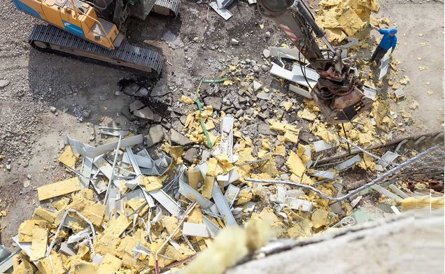 Slide Abbruch eines alten Voest-Gebäudes