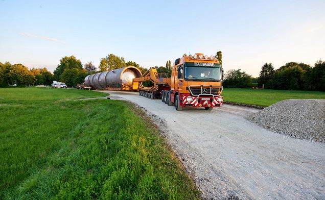 Slide Schwertransport mit Hubhebelkesselbrücke
