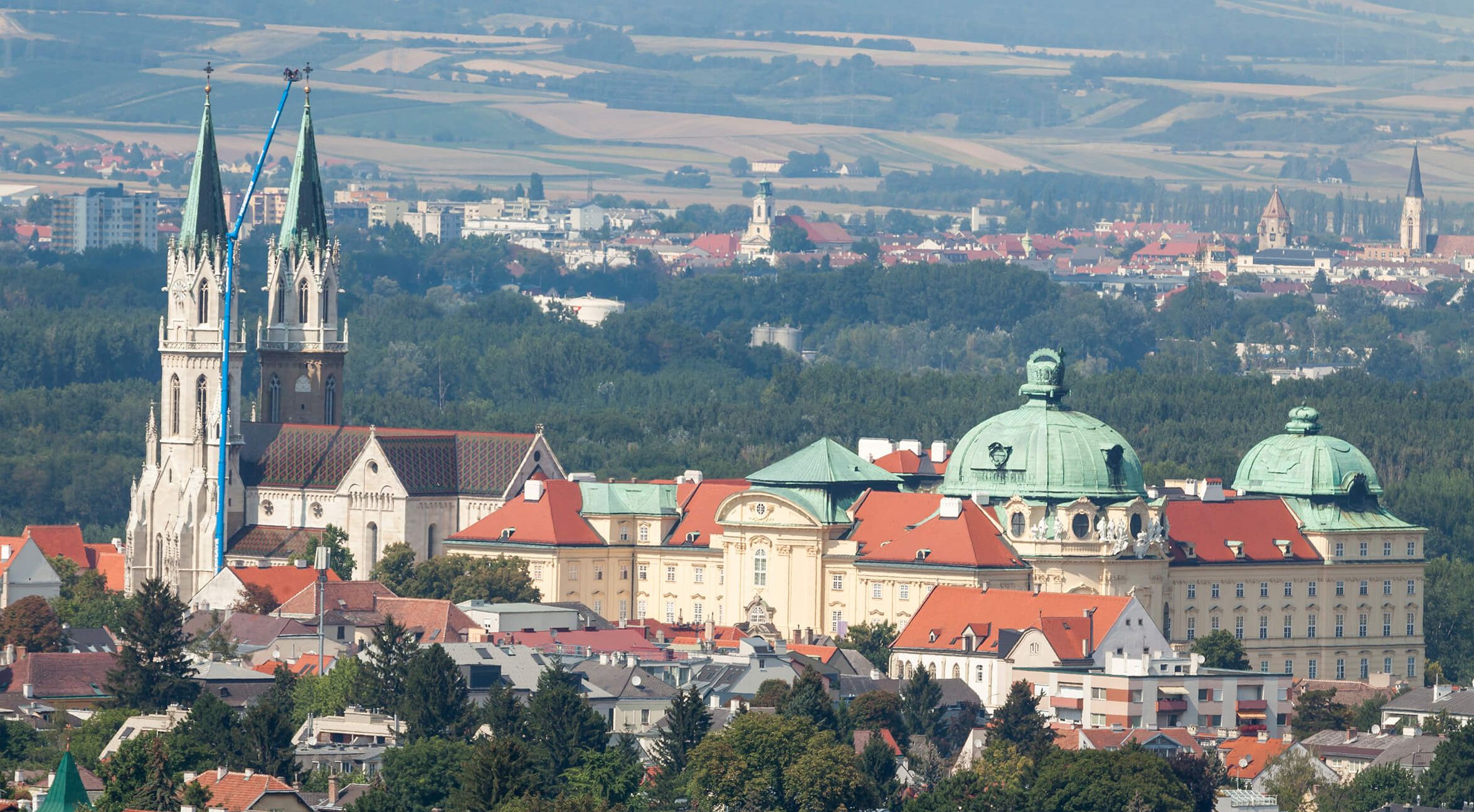 90-metre boom lift in action for cultural monument Slider
