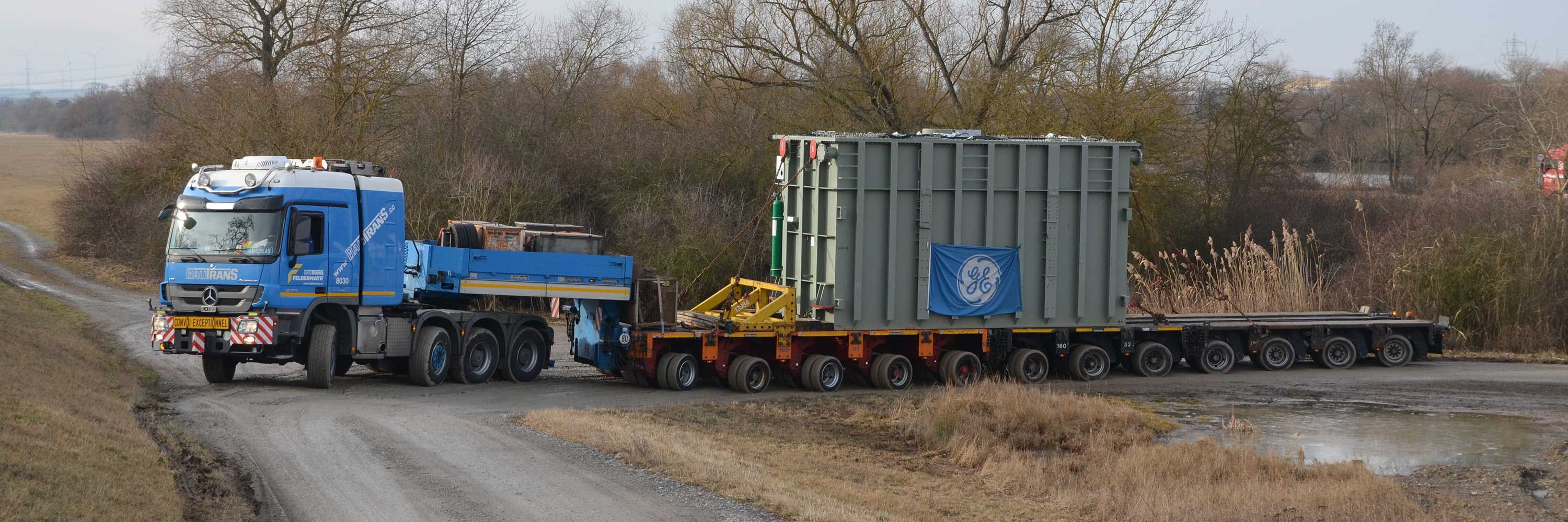 Schwertransport und Umschlag von Transformatoren Slider