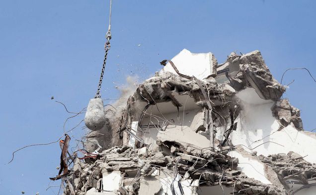 Slide Abbruch eines alten Voest-Gebäudes