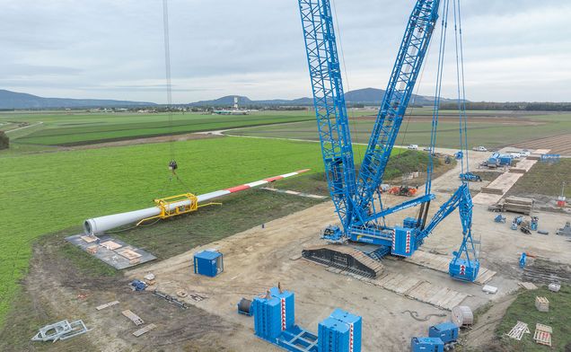 Slide Ein 800-Tonnen-Großkran im Einsatz