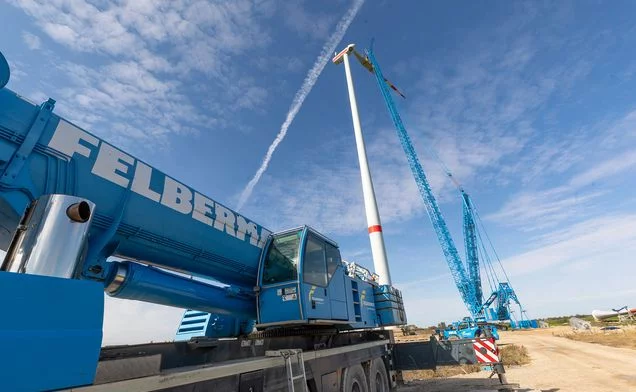 Slide Felbermayr Transport- und Hebetechnik bei Windkraftanlage