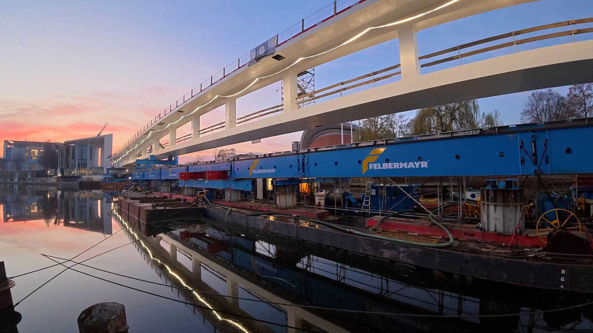 Verschub der Südbrücke über die Spree am Bundeskanzleramt Slider